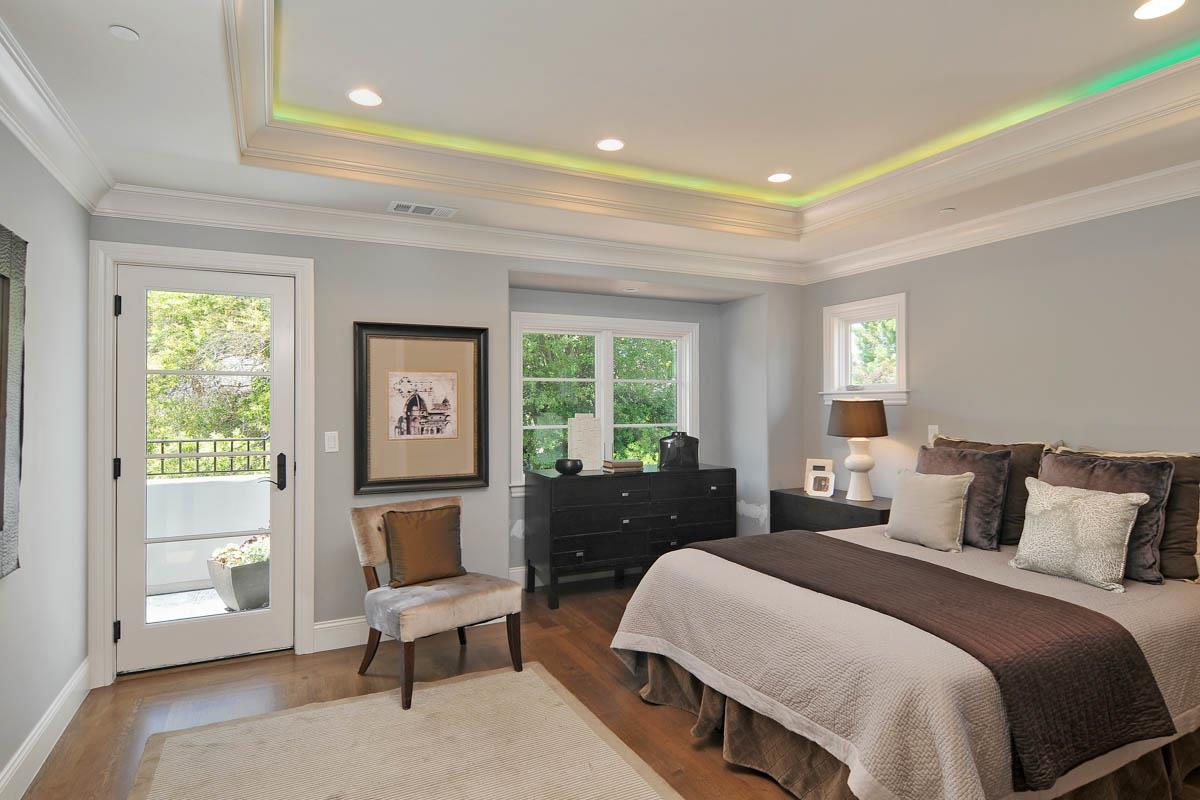 Detail Gallery Image 11 of 26 For 2350 Ramona St, Palo Alto,  CA 94301 - 5 Beds | 4/1 Baths