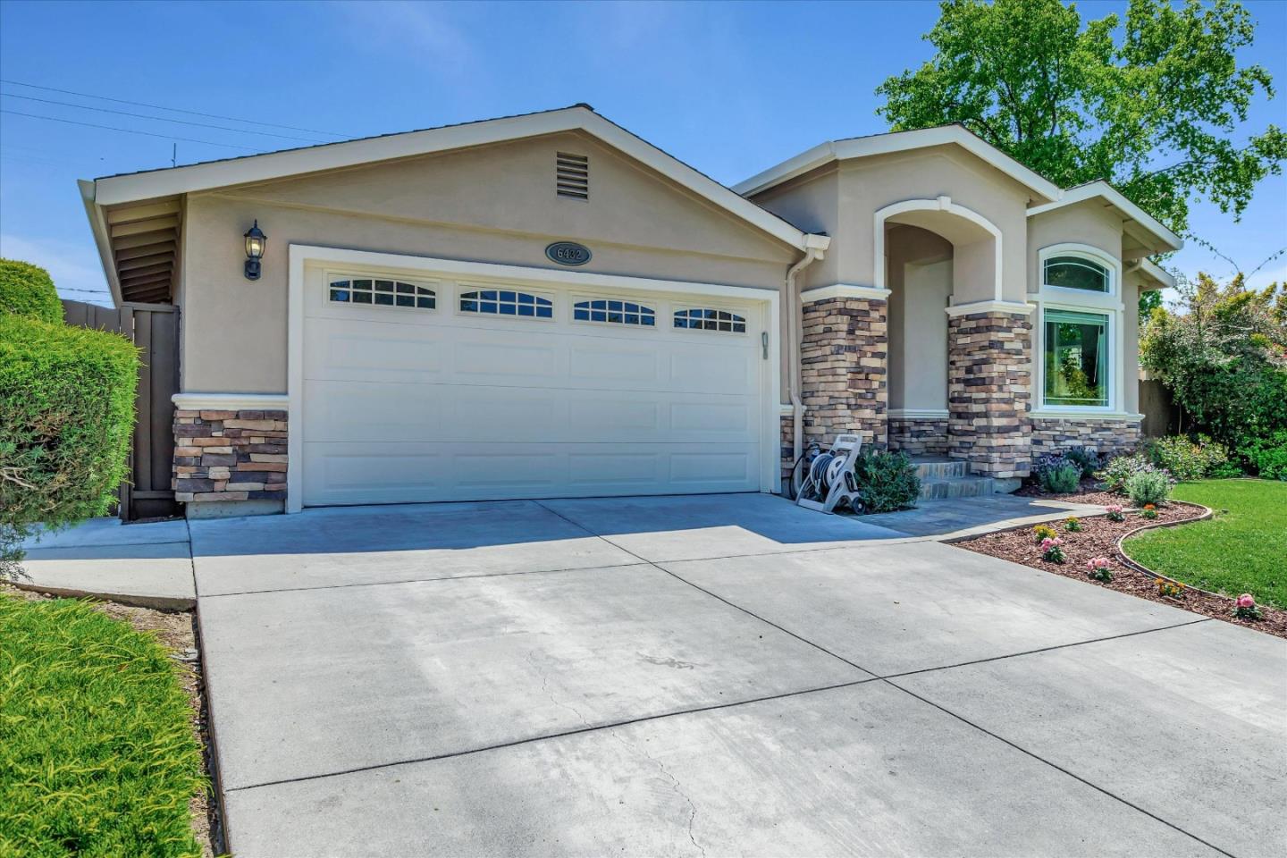 Detail Gallery Image 3 of 42 For 6432 Myrtlewood Dr, Cupertino,  CA 95014 - 4 Beds | 2/1 Baths