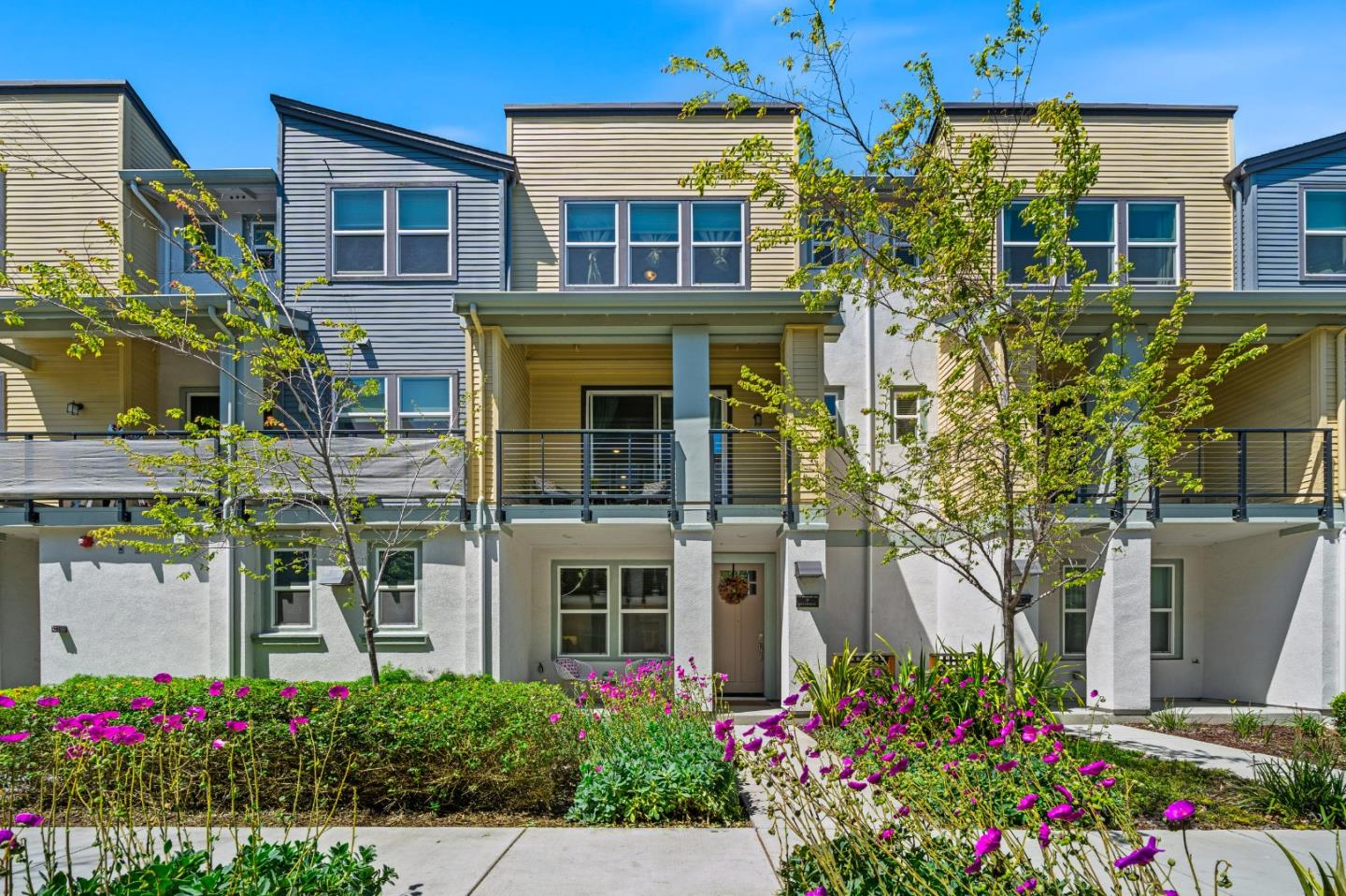 Detail Gallery Image 1 of 41 For 880 E Duane Ave #9,  Sunnyvale,  CA 94085 - 3 Beds | 3/1 Baths