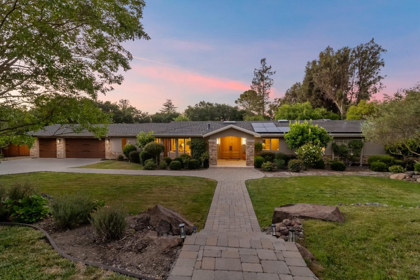 Detail Gallery Image 1 of 50 For 26485 St Francis Rd, Los Altos Hills,  CA 94022 - 5 Beds | 4/1 Baths