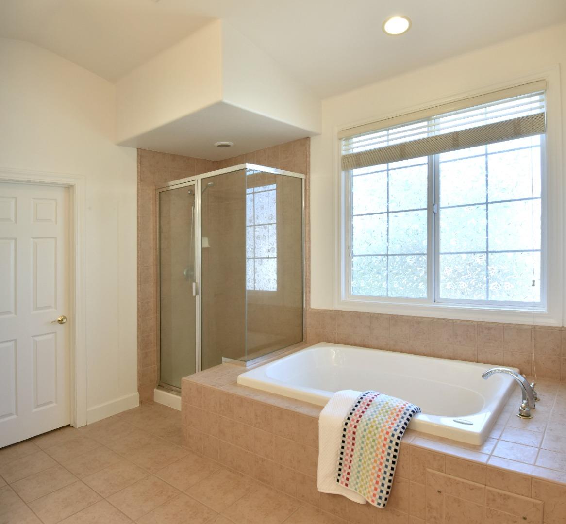 Detail Gallery Image 11 of 18 For 2707 Eagles Landing Ct, Dublin,  CA 94568 - 4 Beds | 2/1 Baths