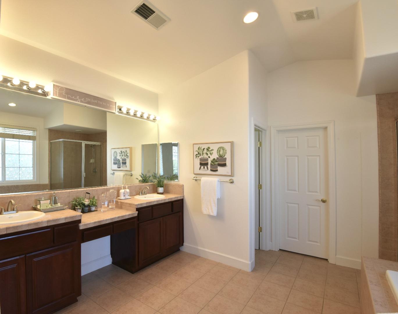 Detail Gallery Image 12 of 18 For 2707 Eagles Landing Ct, Dublin,  CA 94568 - 4 Beds | 2/1 Baths