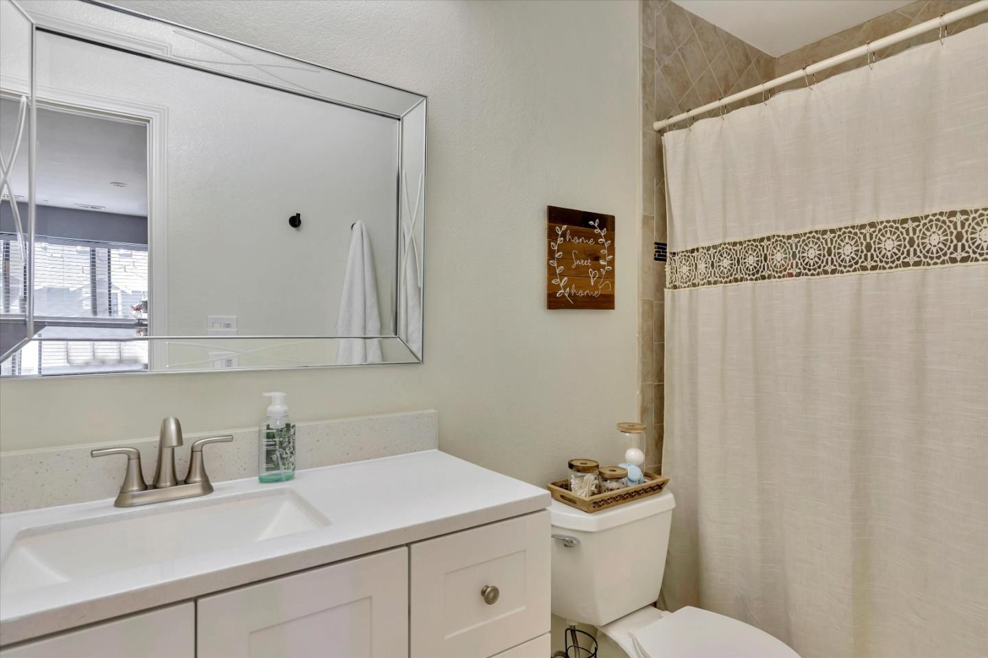 Detail Gallery Image 16 of 28 For 556 Creekside Ln #B,  Morgan Hill,  CA 95037 - 2 Beds | 2/1 Baths