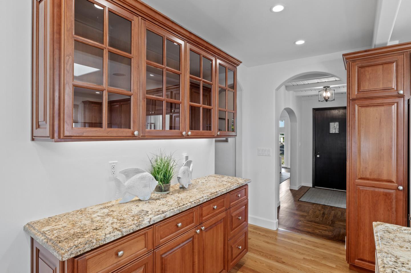 Detail Gallery Image 12 of 36 For 1431 Castillo Ave, Burlingame,  CA 94010 - 4 Beds | 2/1 Baths