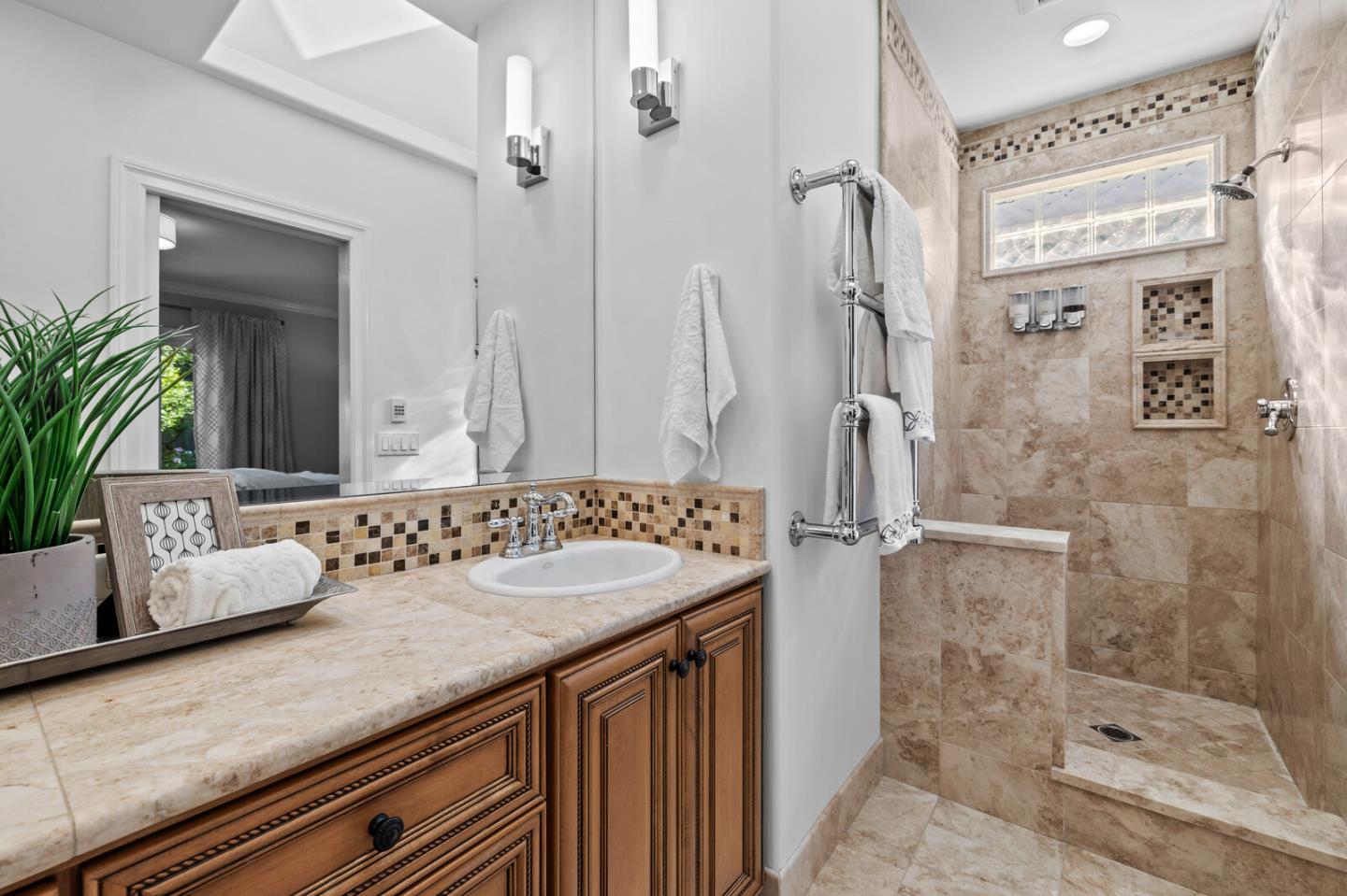 Detail Gallery Image 19 of 36 For 1431 Castillo Ave, Burlingame,  CA 94010 - 4 Beds | 2/1 Baths
