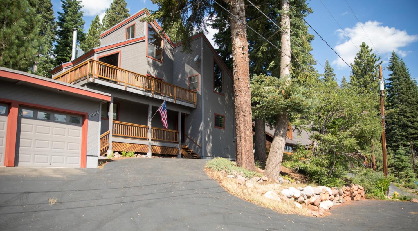 Detail Gallery Image 1 of 29 For 11068 Innsbruck Ave, Truckee,  CA 96161 - 3 Beds | 2 Baths