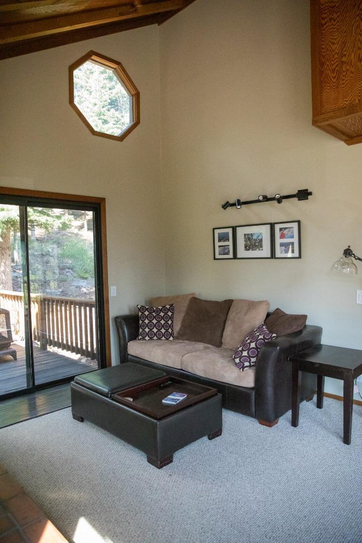 Detail Gallery Image 15 of 29 For 11068 Innsbruck Ave, Truckee,  CA 96161 - 3 Beds | 2 Baths