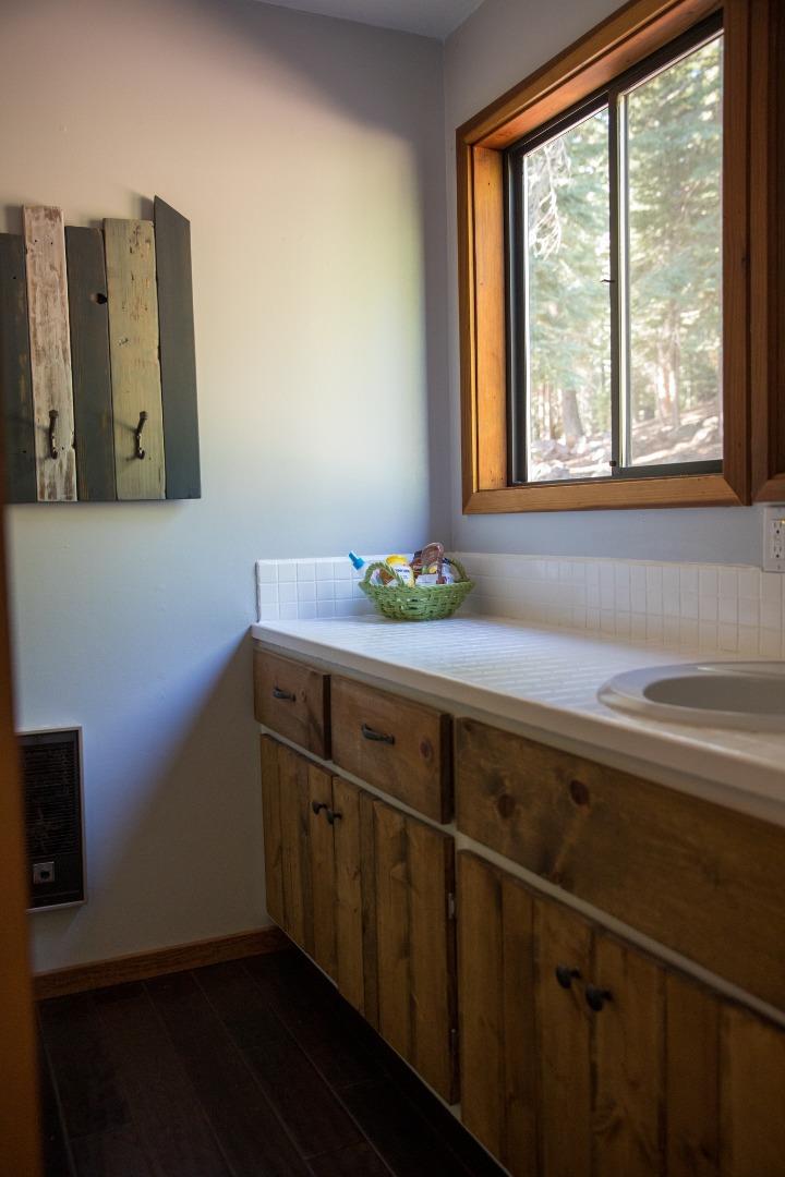 Detail Gallery Image 18 of 29 For 11068 Innsbruck Ave, Truckee,  CA 96161 - 3 Beds | 2 Baths