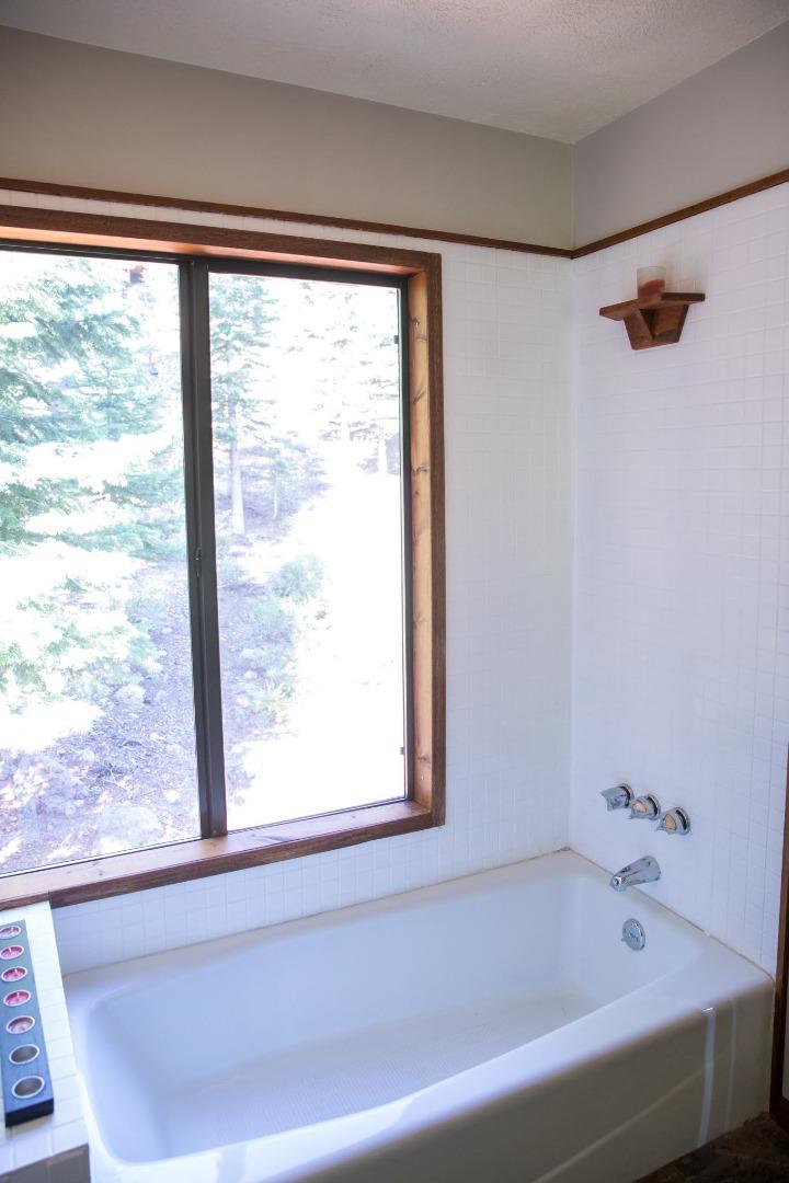Detail Gallery Image 21 of 29 For 11068 Innsbruck Ave, Truckee,  CA 96161 - 3 Beds | 2 Baths