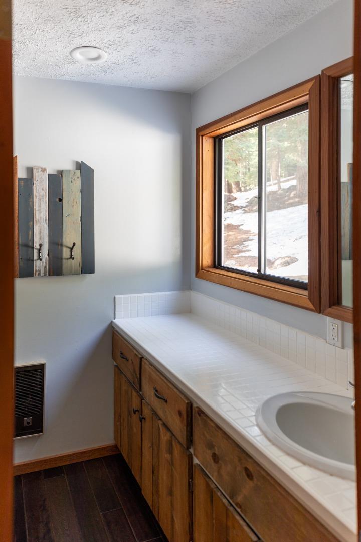 Detail Gallery Image 25 of 29 For 11068 Innsbruck Ave, Truckee,  CA 96161 - 3 Beds | 2 Baths