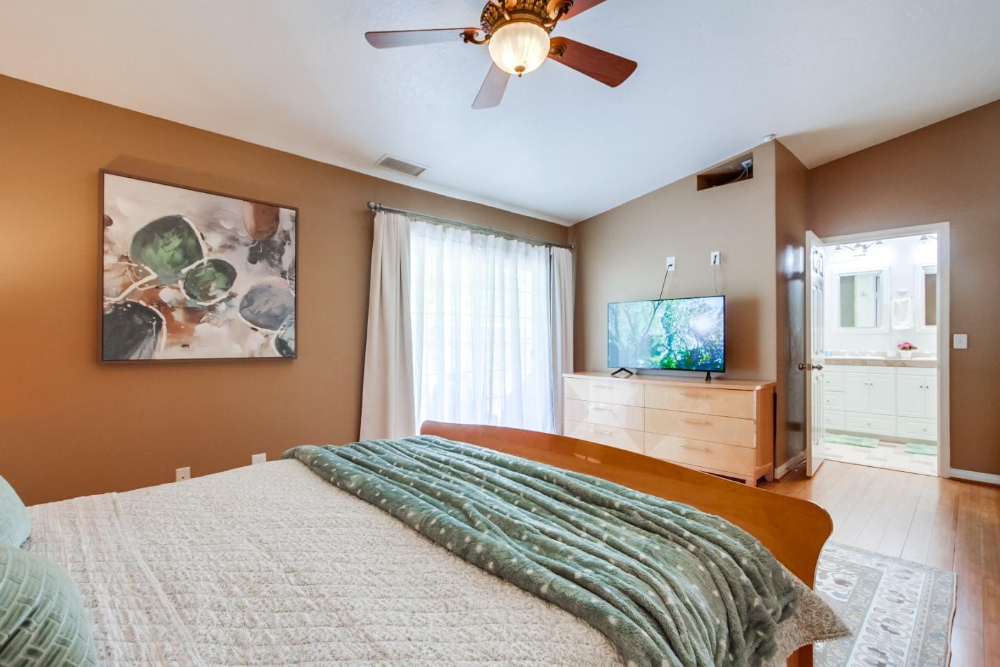 Detail Gallery Image 11 of 24 For 1460 Orpheus Ave, Encinitas,  CA 92024 - 4 Beds | 2 Baths