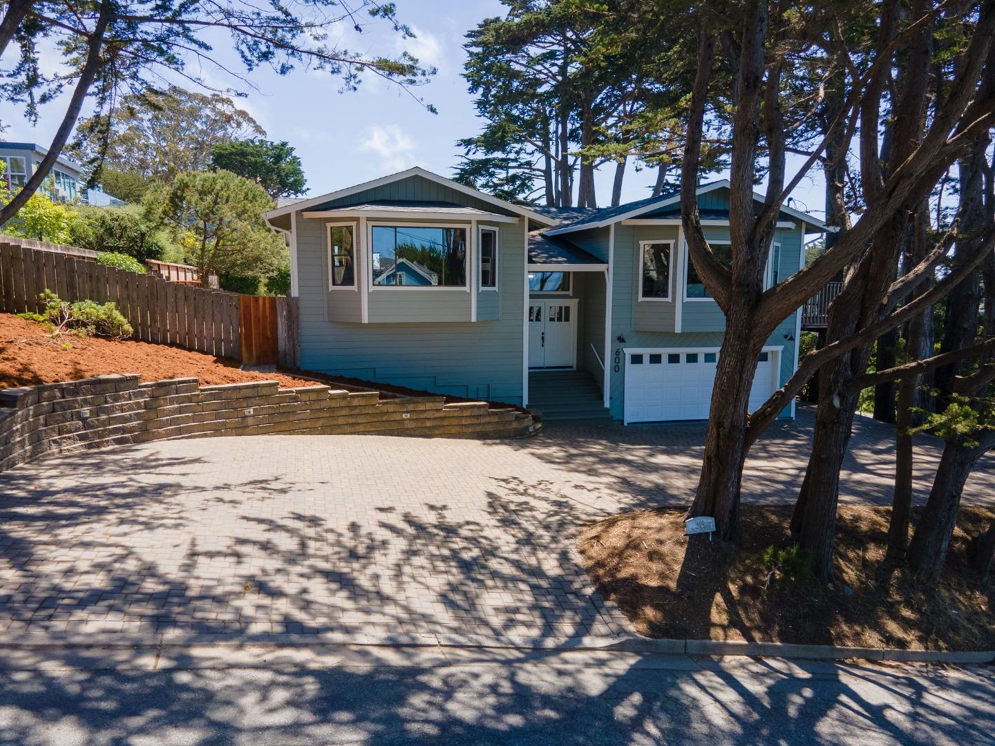 Detail Gallery Image 2 of 45 For 600 California Ave, Moss Beach,  CA 94038 - 4 Beds | 3 Baths