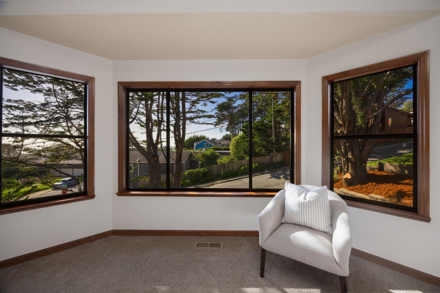 Detail Gallery Image 20 of 45 For 600 California Ave, Moss Beach,  CA 94038 - 4 Beds | 3 Baths