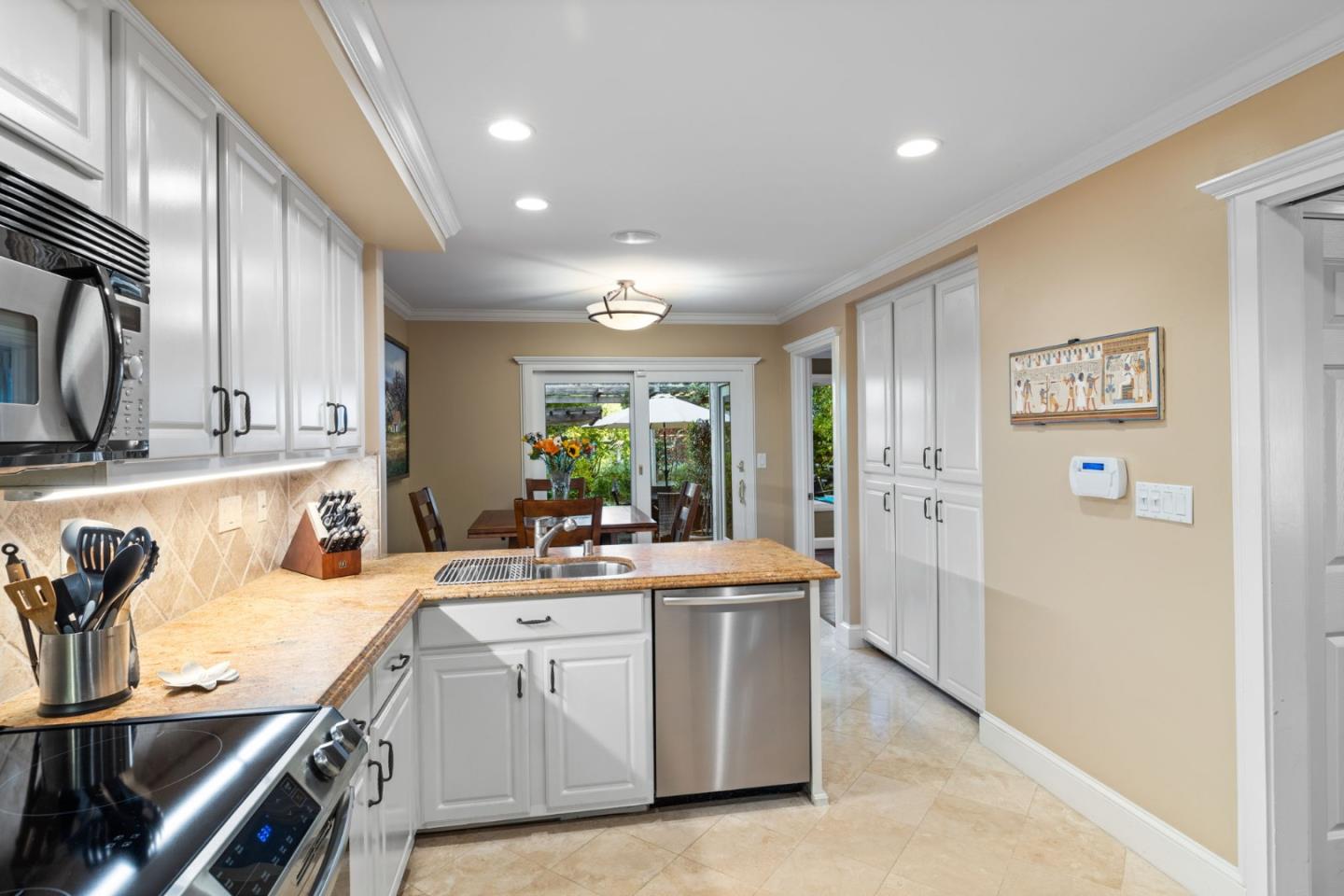 Detail Gallery Image 13 of 41 For 1517 De Anza Blvd, San Mateo,  CA 94403 - 3 Beds | 2/1 Baths
