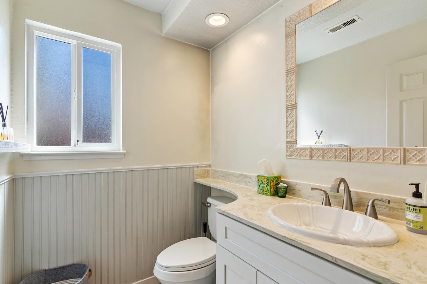 Detail Gallery Image 21 of 27 For 384 Moonraker Dr, Vallejo,  CA 94590 - 4 Beds | 2/1 Baths