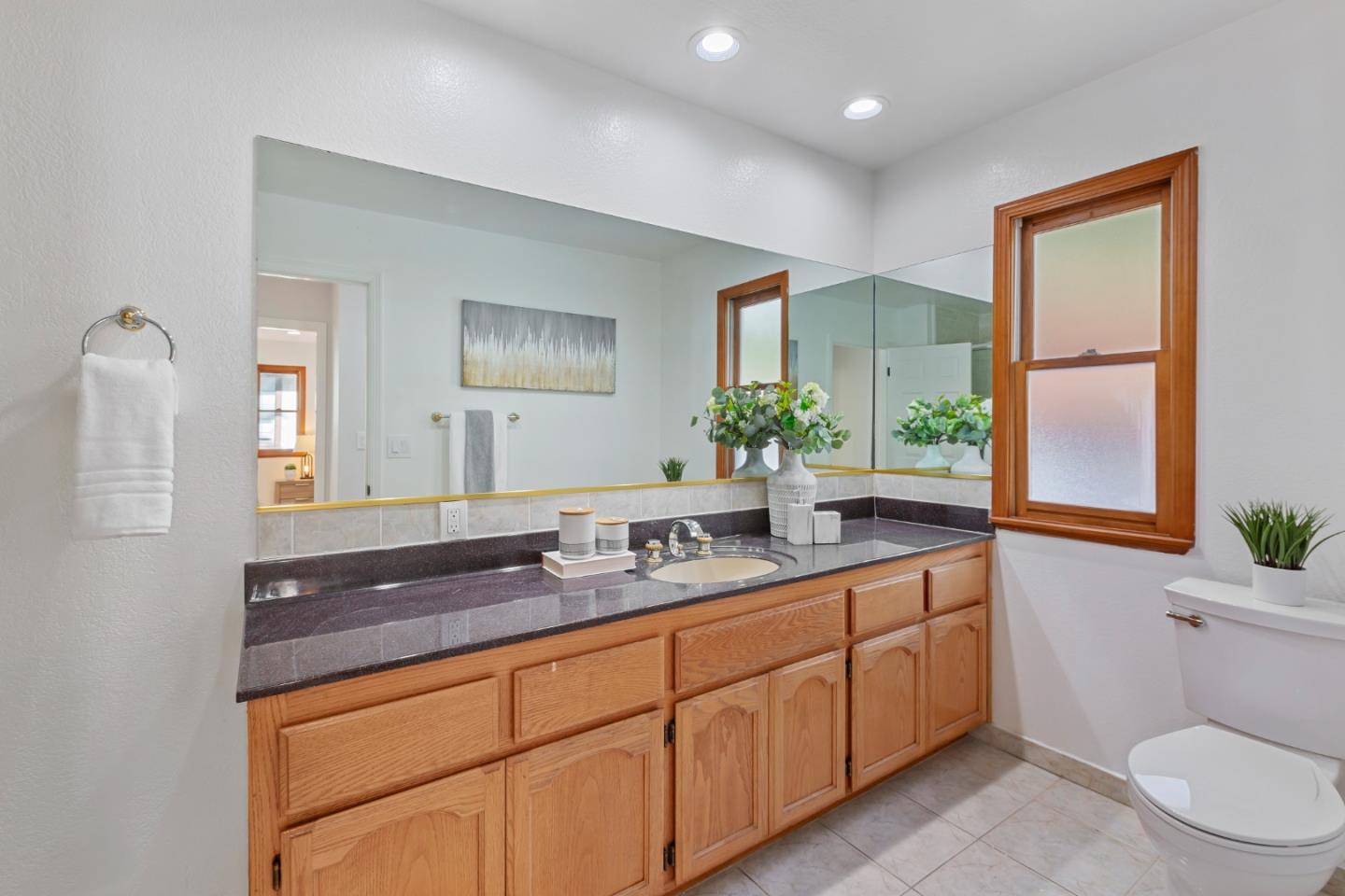 Detail Gallery Image 34 of 61 For 124 Exeter Ave, San Carlos,  CA 94070 - 4 Beds | 3/1 Baths