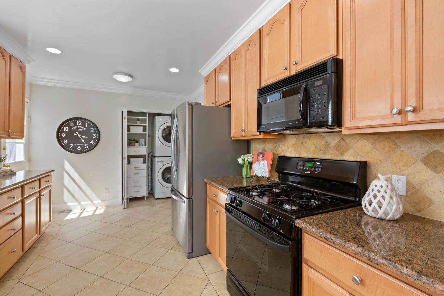 Detail Gallery Image 12 of 42 For 518 Grand St, Redwood City,  CA 94062 - 3 Beds | 2 Baths