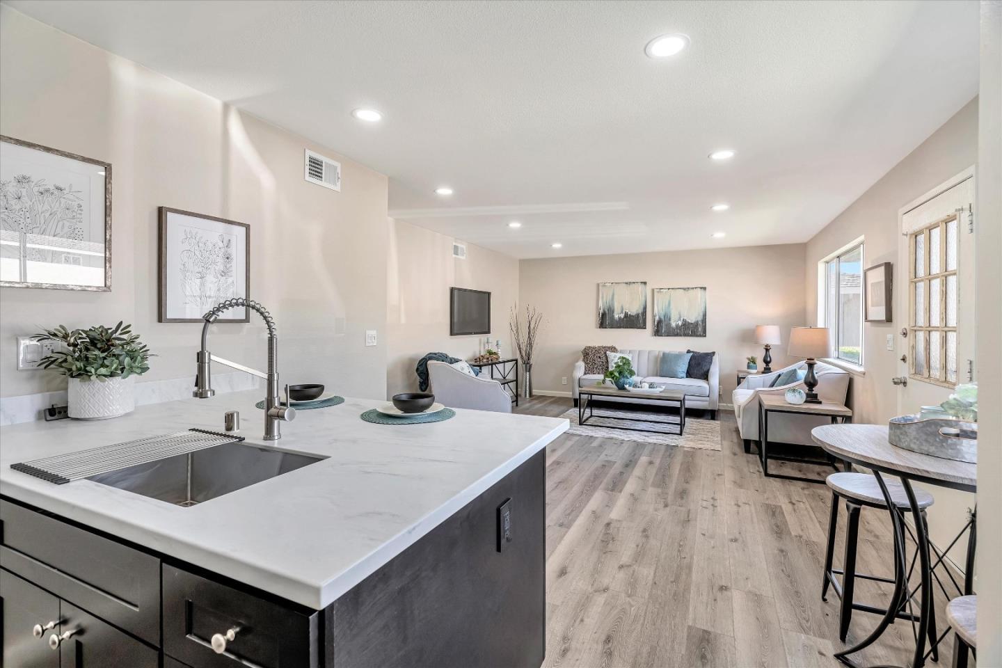 Detail Gallery Image 12 of 30 For 926 Gilchrist Dr #1,  San Jose,  CA 95133 - 2 Beds | 1 Baths
