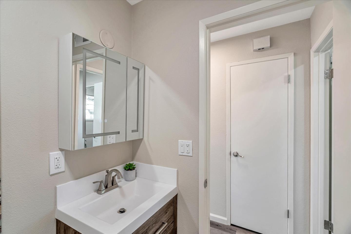 Detail Gallery Image 27 of 30 For 926 Gilchrist Dr #1,  San Jose,  CA 95133 - 2 Beds | 1 Baths