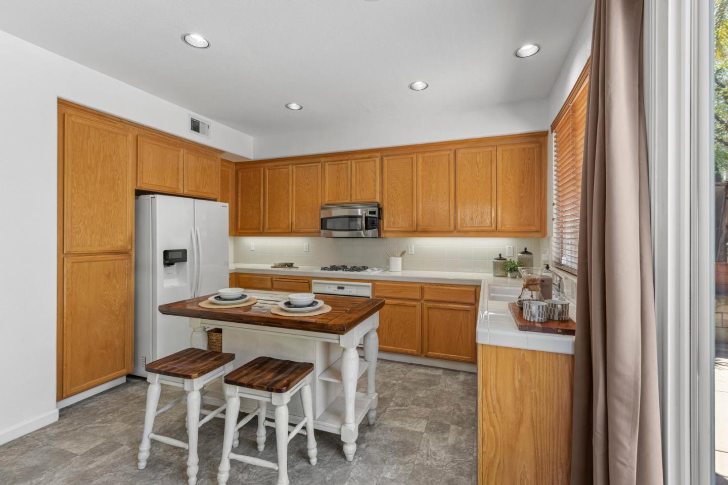 Detail Gallery Image 17 of 43 For 931 Wildgrass Ct, Gilroy,  CA 95020 - 4 Beds | 2/1 Baths