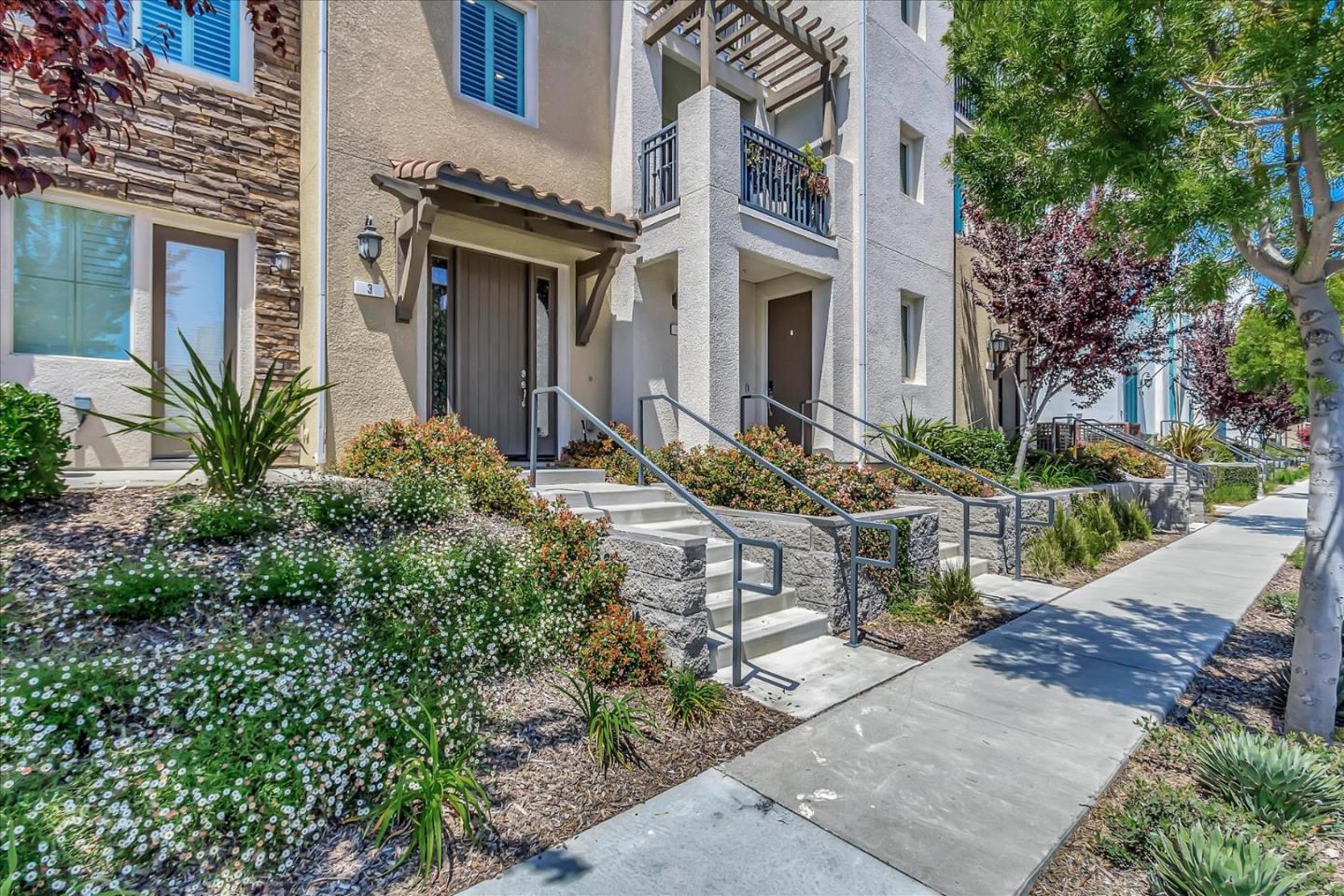 Detail Gallery Image 2 of 42 For 3097 Lina St #3,  San Jose,  CA 95136 - 4 Beds | 3/1 Baths