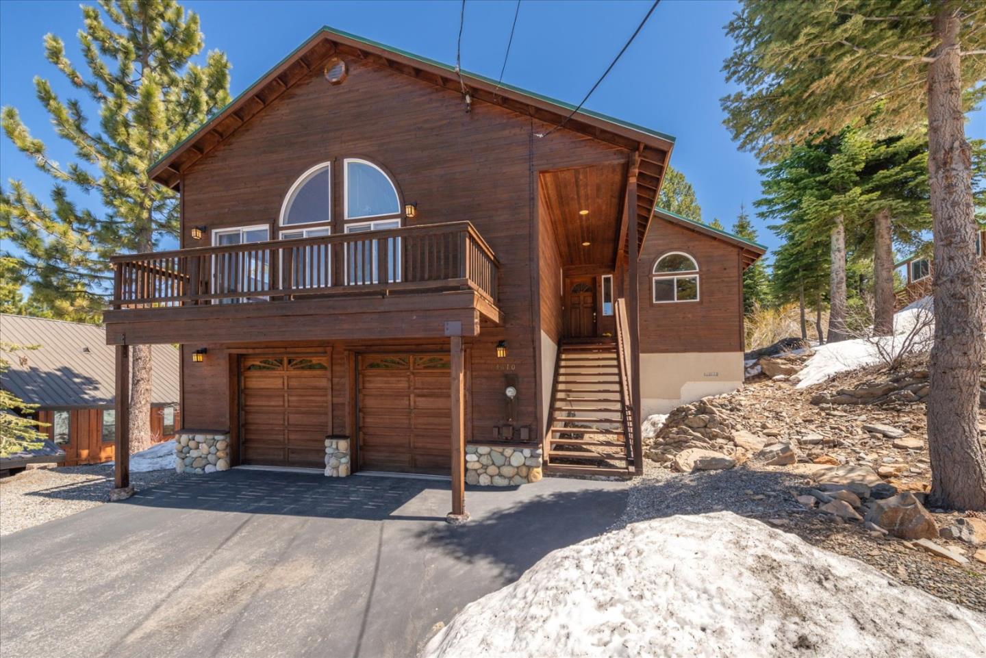 Photo of 13610 Hillside Dr in Truckee, CA