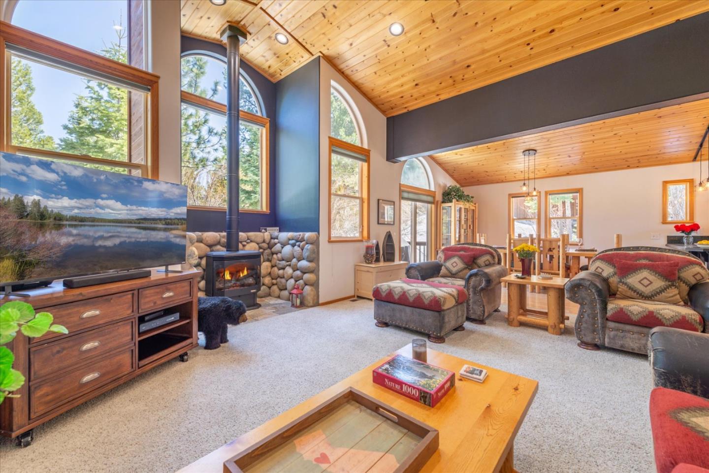 Detail Gallery Image 11 of 70 For 13610 Hillside Dr, Truckee,  CA 96161 - 3 Beds | 3 Baths