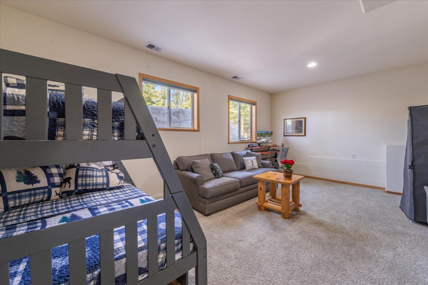 Detail Gallery Image 30 of 70 For 13610 Hillside Dr, Truckee,  CA 96161 - 3 Beds | 3 Baths