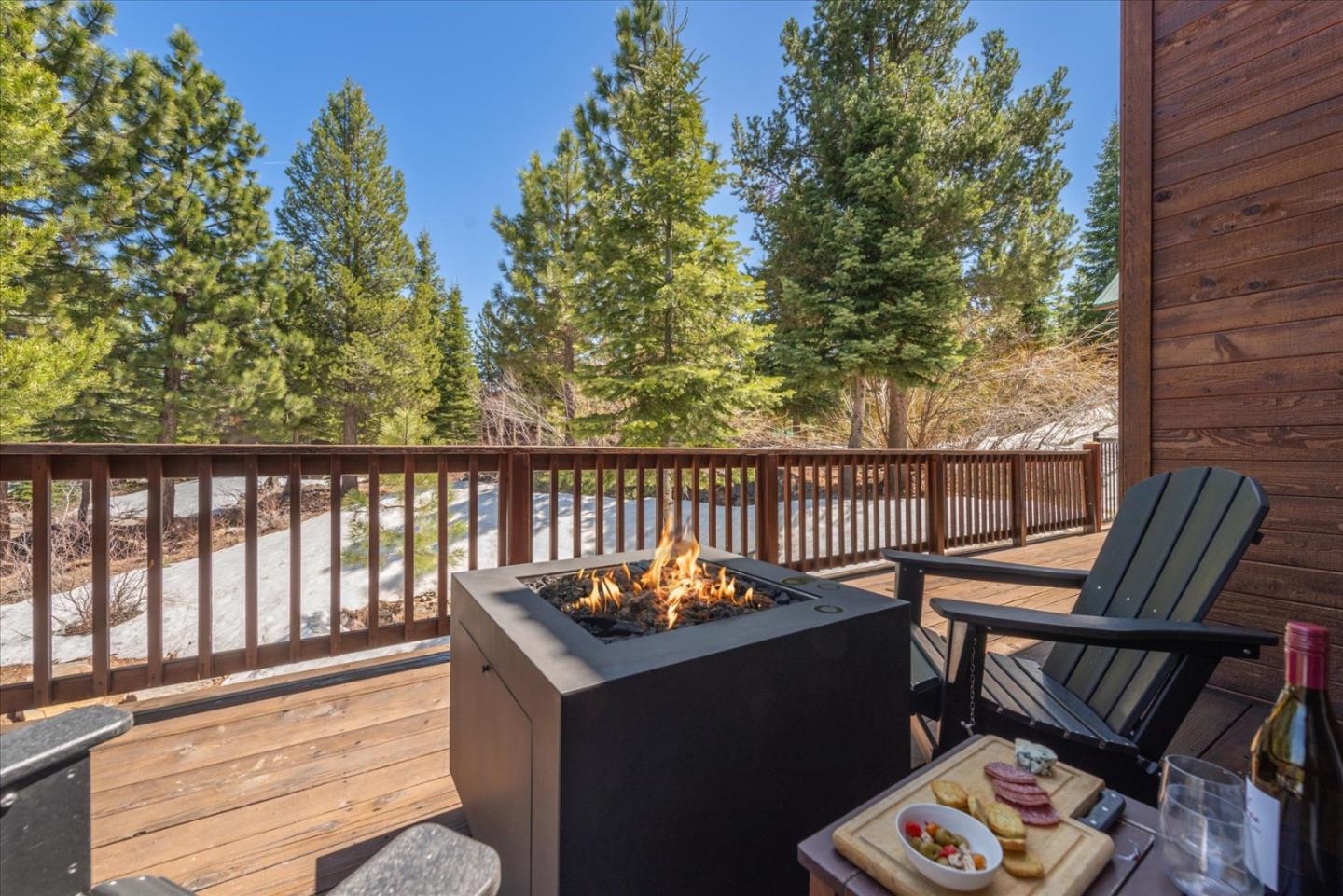 Detail Gallery Image 6 of 70 For 13610 Hillside Dr, Truckee,  CA 96161 - 3 Beds | 3 Baths