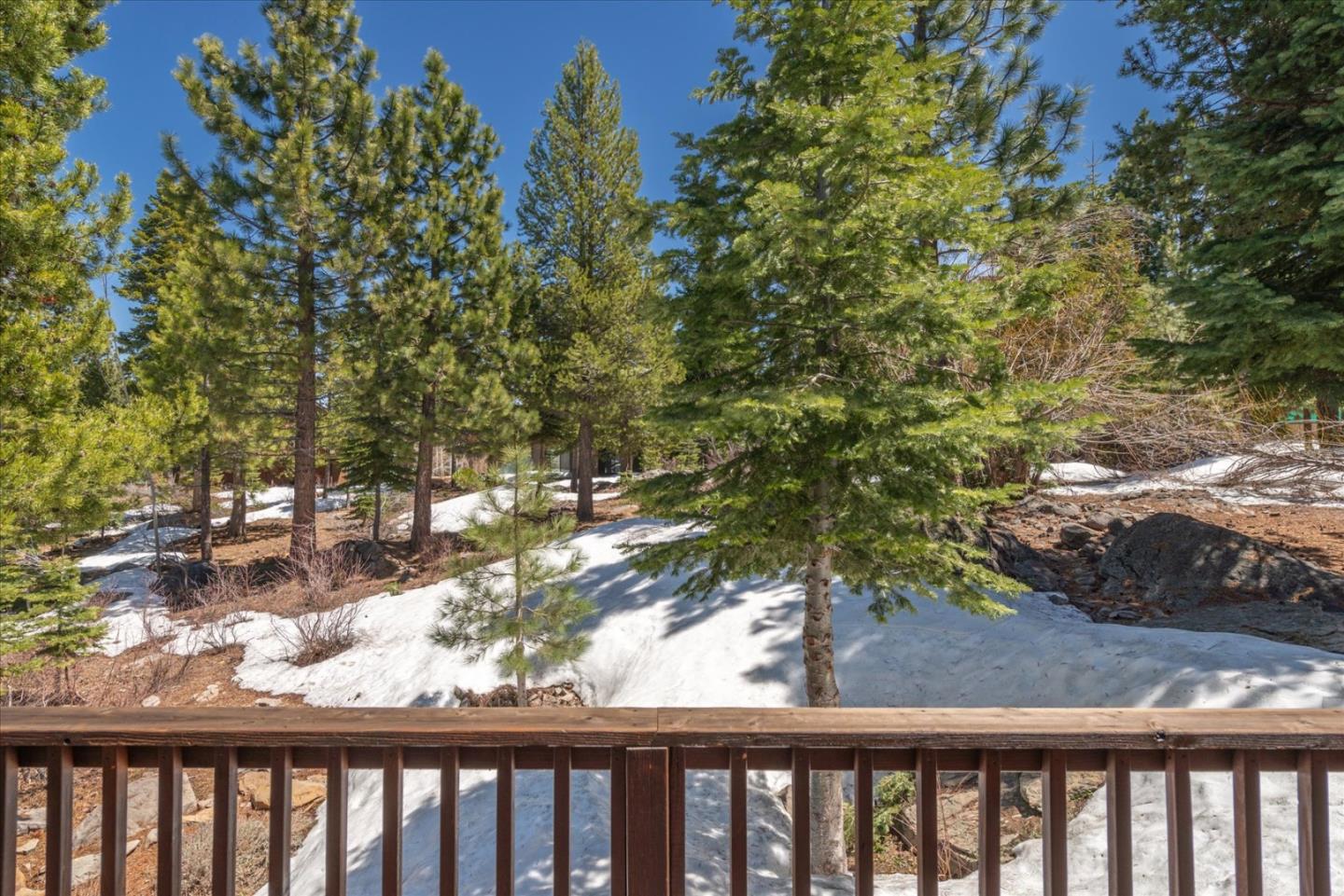 Detail Gallery Image 8 of 70 For 13610 Hillside Dr, Truckee,  CA 96161 - 3 Beds | 3 Baths