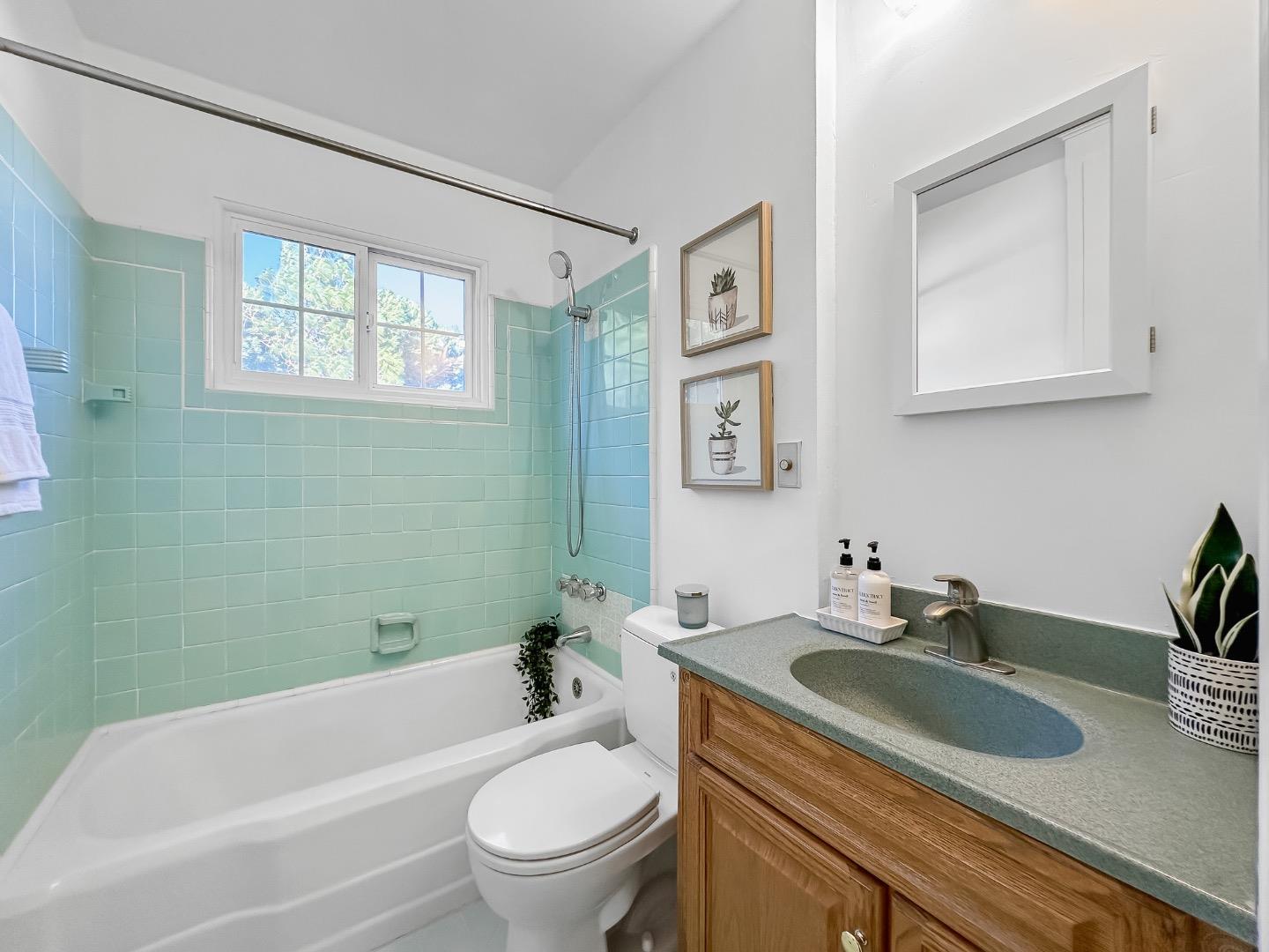 Detail Gallery Image 9 of 10 For 627 Bayview Ave, Millbrae,  CA 94030 - 2 Beds | 1 Baths