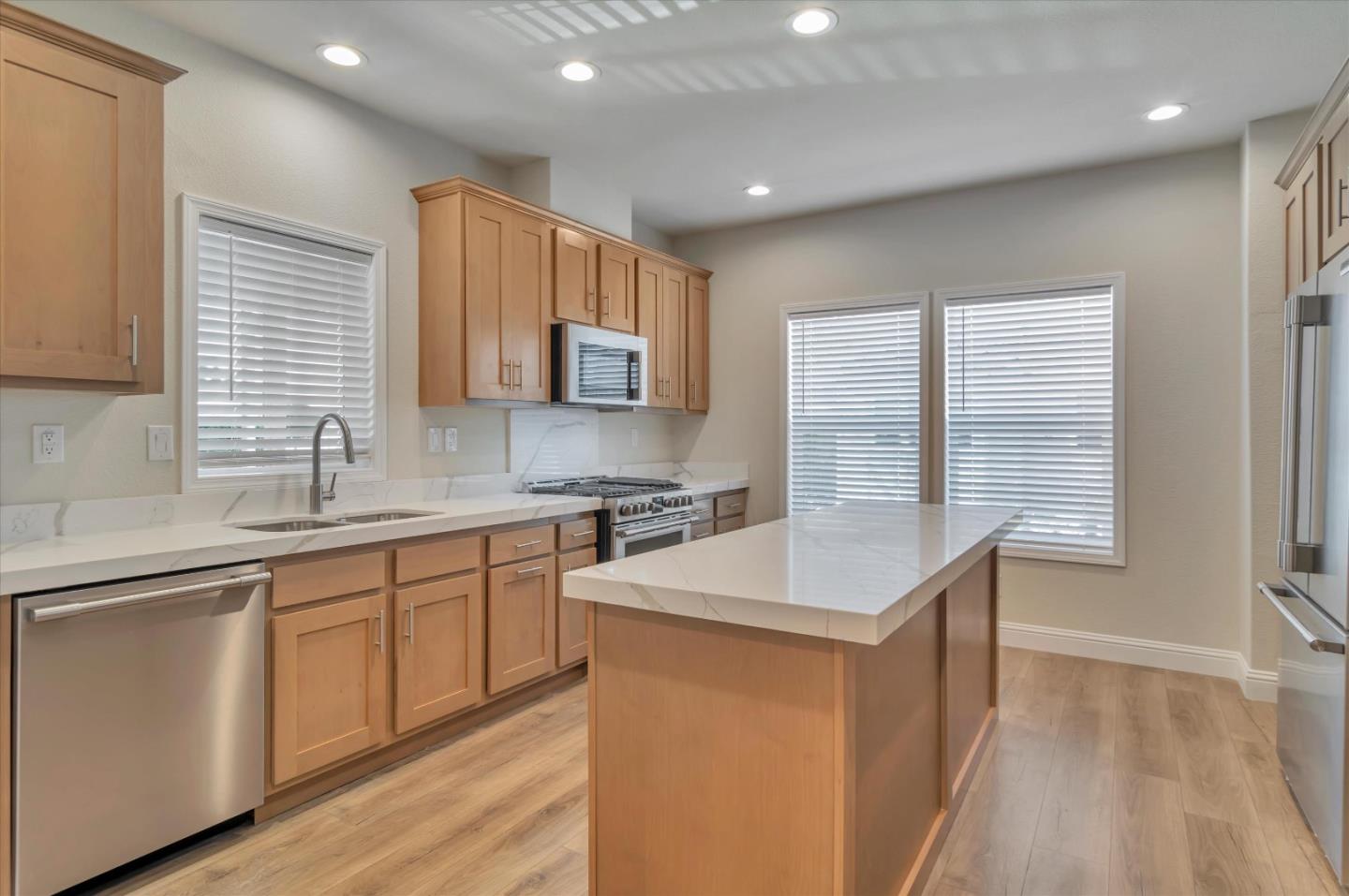 Detail Gallery Image 12 of 38 For 1050 Borregas Ave #115,  Sunnyvale,  CA 94089 - 3 Beds | 2 Baths