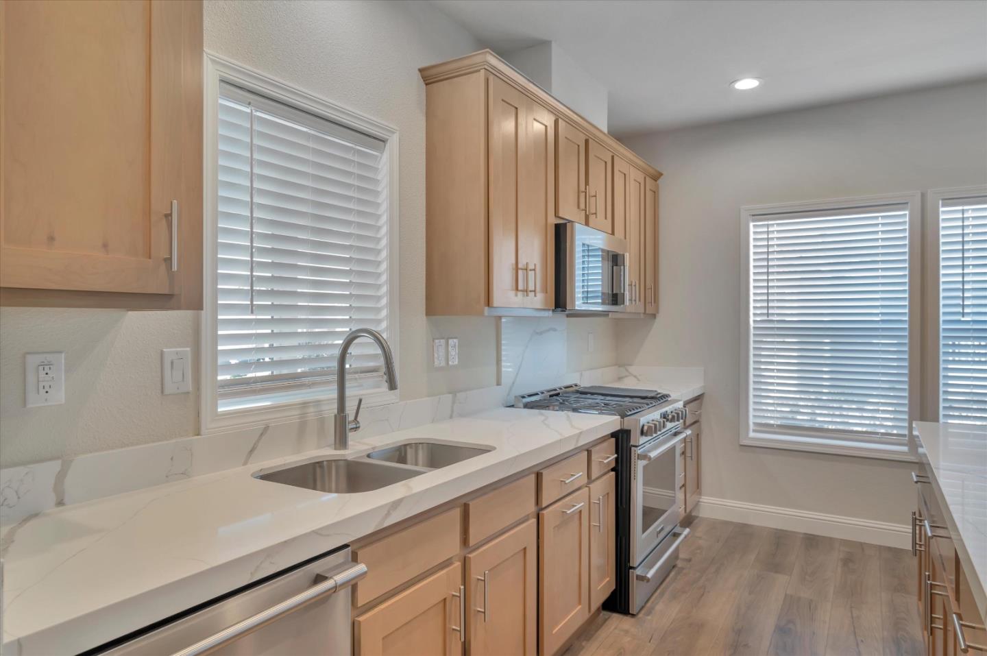 Detail Gallery Image 15 of 38 For 1050 Borregas Ave #115,  Sunnyvale,  CA 94089 - 3 Beds | 2 Baths