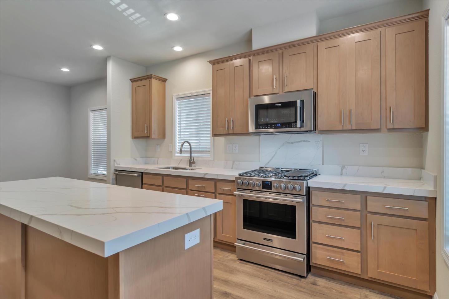 Detail Gallery Image 19 of 38 For 1050 Borregas Ave #115,  Sunnyvale,  CA 94089 - 3 Beds | 2 Baths