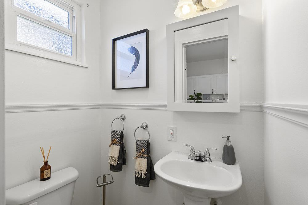 Detail Gallery Image 28 of 39 For 626 Foothill Dr, Pacifica,  CA 94044 - 3 Beds | 1/1 Baths