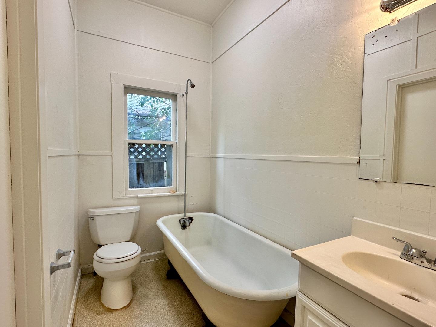 Detail Gallery Image 6 of 14 For 222 N Murphy Ave, Sunnyvale,  CA 94086 - 2 Beds | 1/1 Baths