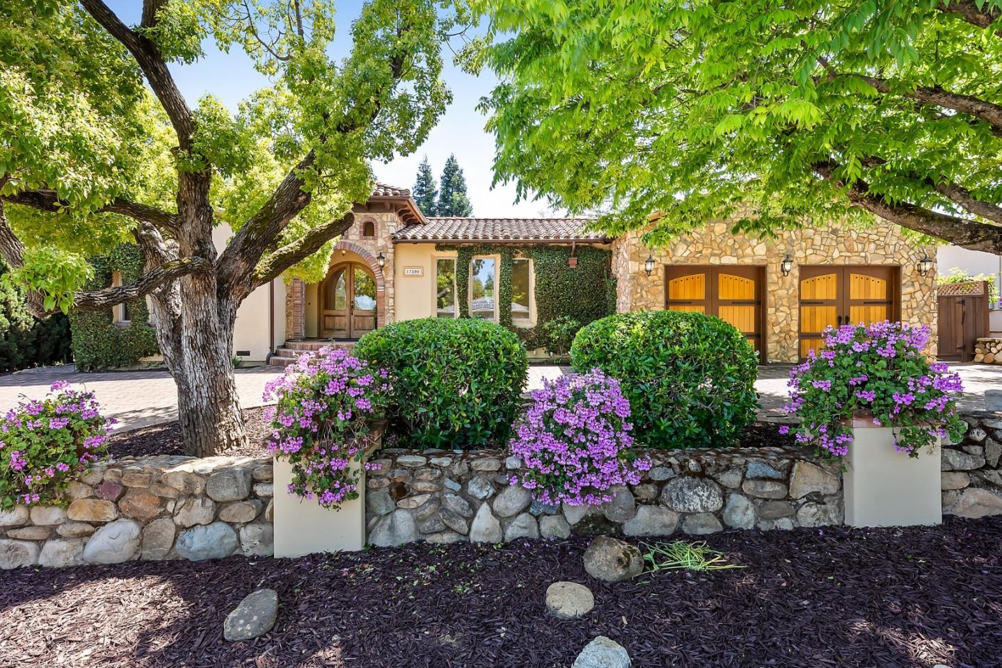 Detail Gallery Image 3 of 68 For 17800 Daves Ave, Monte Sereno,  CA 95030 - 6 Beds | 4/2 Baths