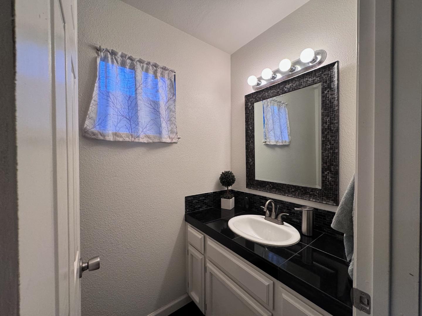 Detail Gallery Image 6 of 12 For 915 Saint Andrews Dr #G,  Valley Springs,  CA 95252 - 2 Beds | 1/1 Baths