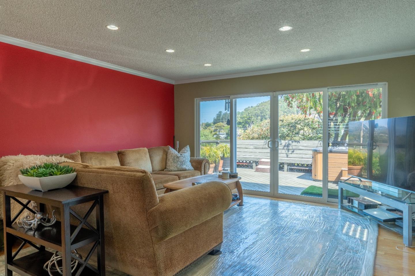 Detail Gallery Image 5 of 38 For 919 Regina Way, Pacifica,  CA 94044 - 3 Beds | 2 Baths