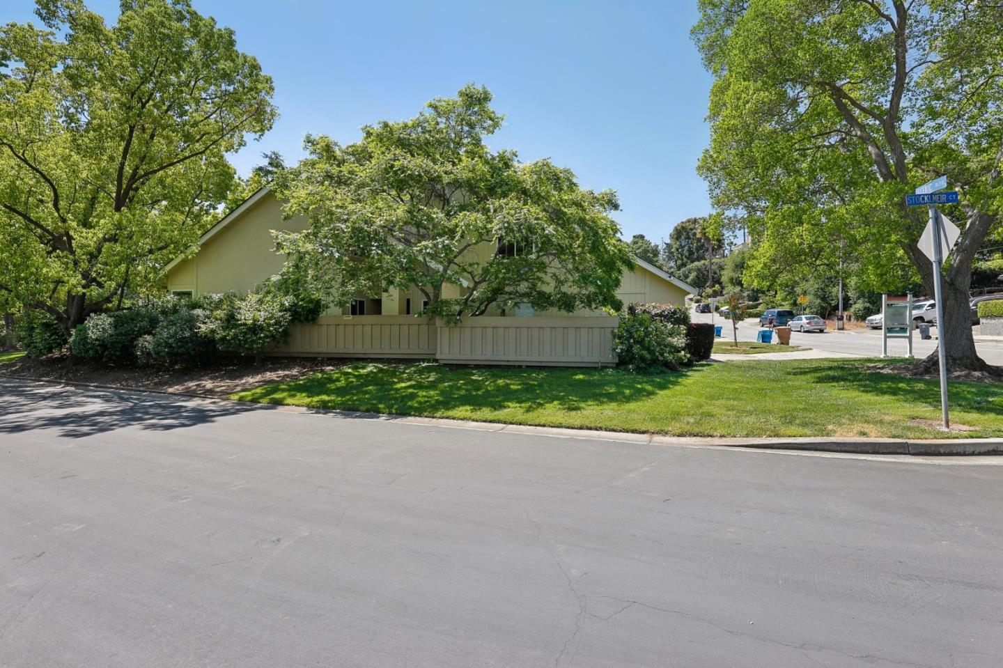 Detail Gallery Image 1 of 1 For 10060 Scenic Blvd, Cupertino,  CA 95014 - 4 Beds | 2/1 Baths