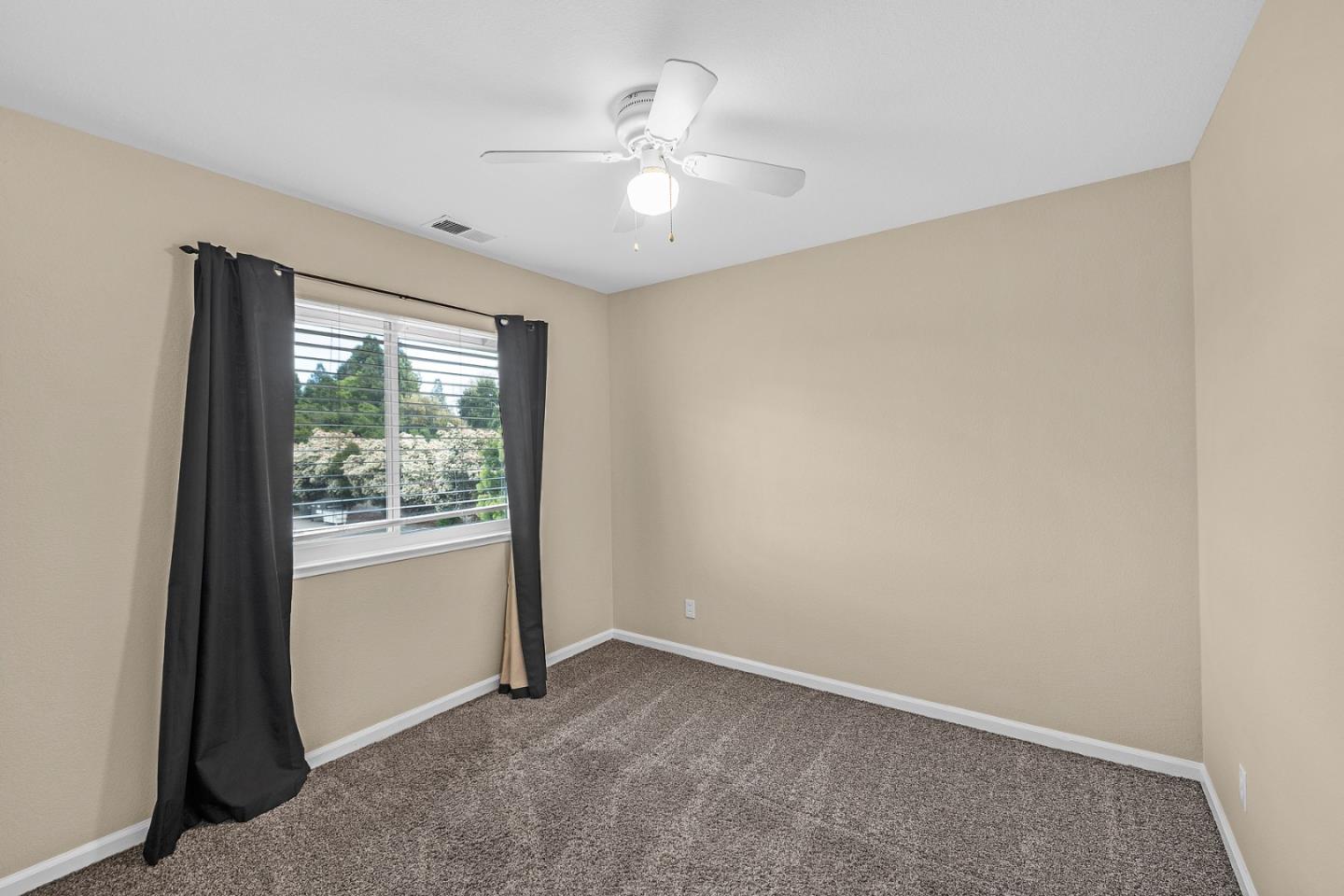 Detail Gallery Image 16 of 22 For 7293 Valley Trails Dr, Pleasanton,  CA 94588 - 3 Beds | 2/1 Baths