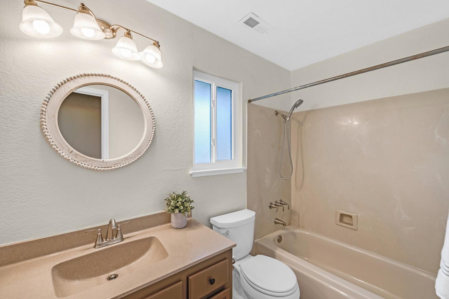 Detail Gallery Image 17 of 22 For 7293 Valley Trails Dr, Pleasanton,  CA 94588 - 3 Beds | 2/1 Baths