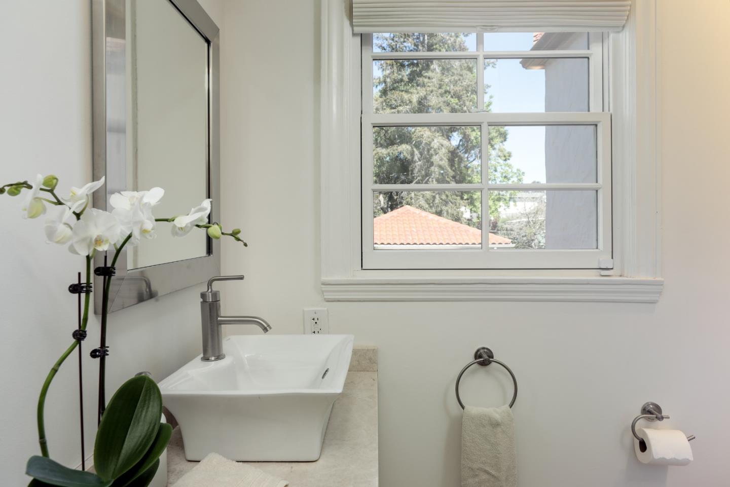 Detail Gallery Image 24 of 55 For 2710 Easton Dr, Burlingame,  CA 94010 - 4 Beds | 4/1 Baths