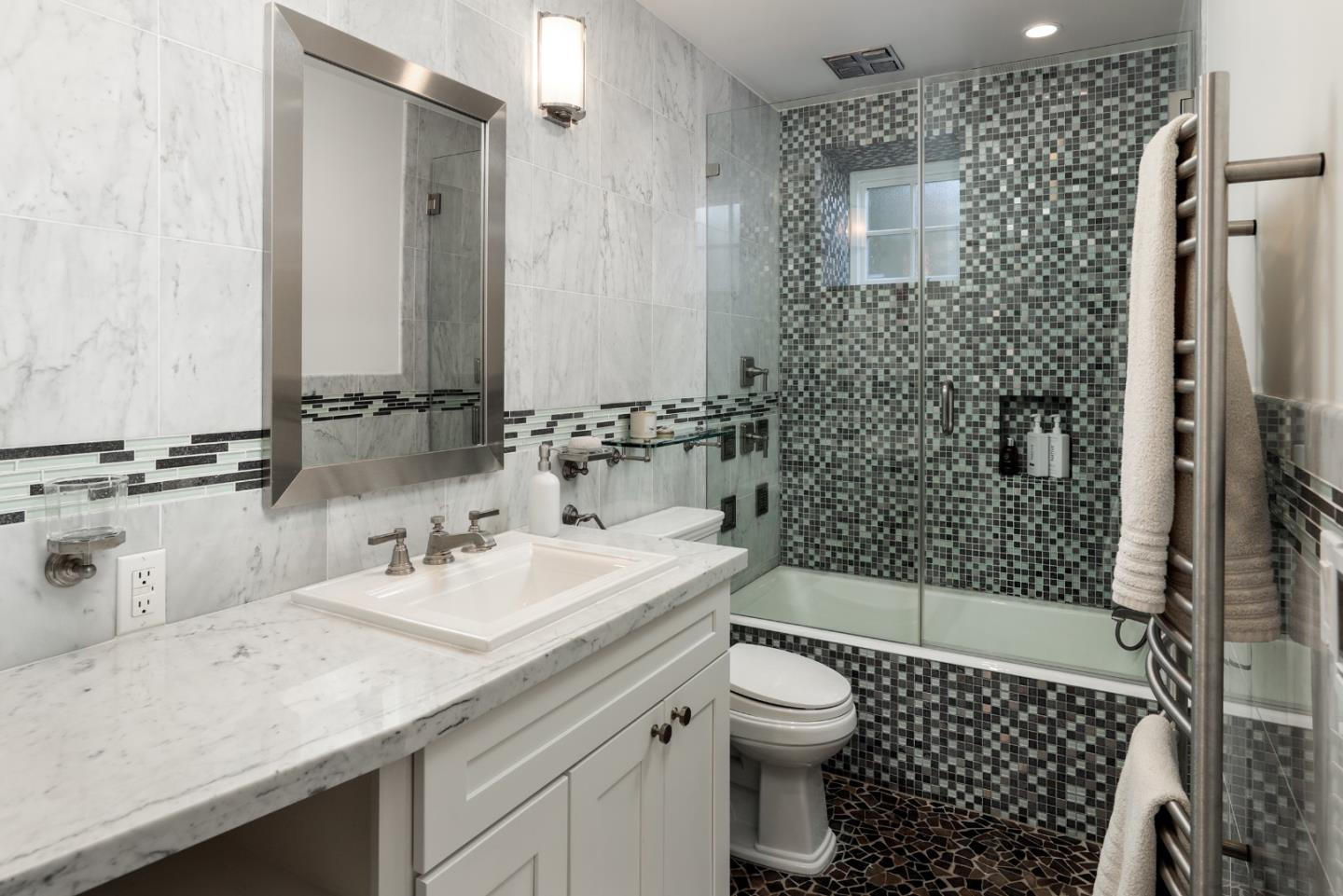 Detail Gallery Image 31 of 55 For 2710 Easton Dr, Burlingame,  CA 94010 - 4 Beds | 4/1 Baths