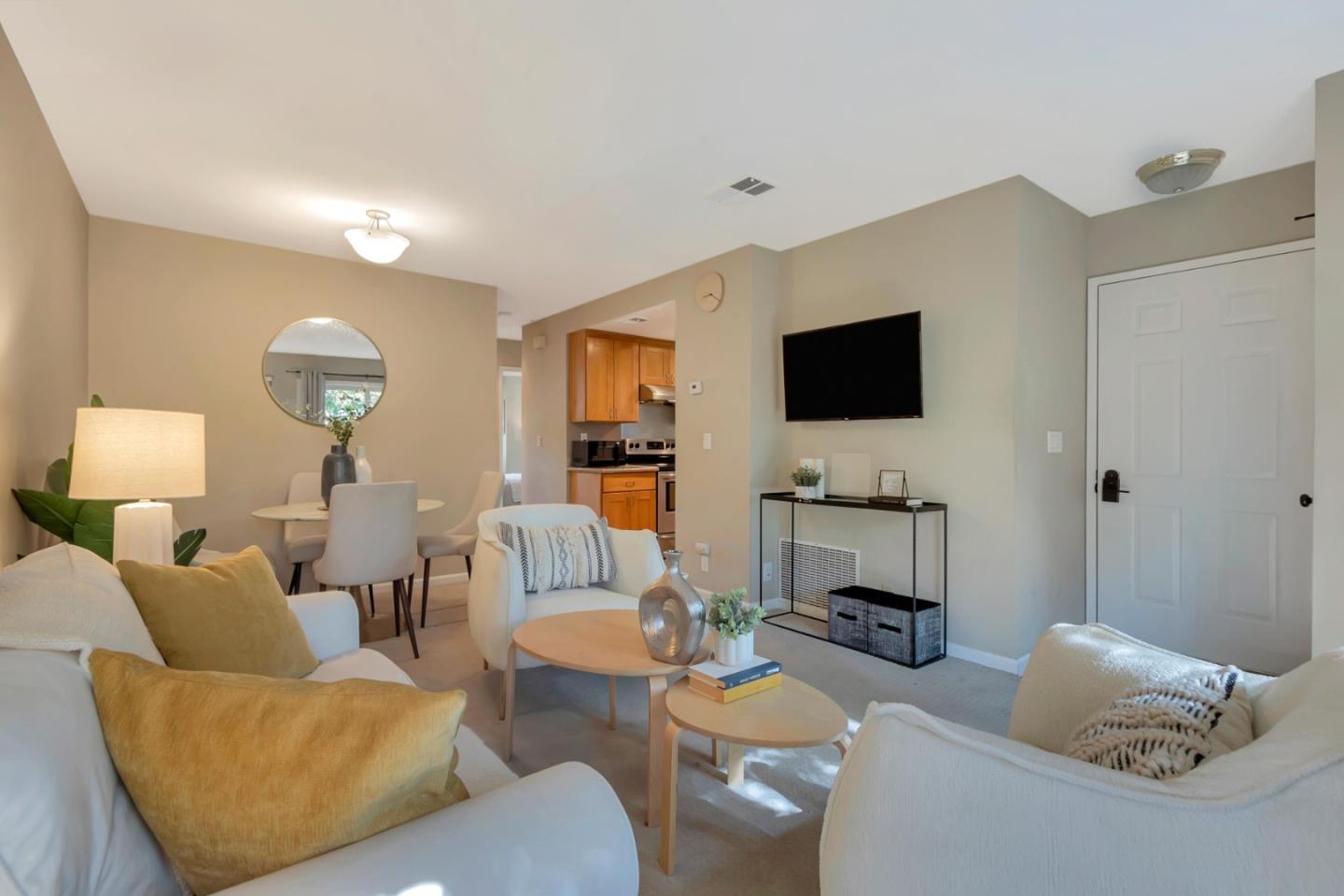 Detail Gallery Image 4 of 21 For 831 W California Ave #T,  Sunnyvale,  CA 94086 - 2 Beds | 1/1 Baths