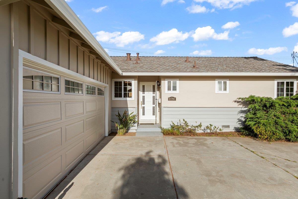 Detail Gallery Image 3 of 38 For 10780 Alderbrook Ln, Cupertino,  CA 95014 - 3 Beds | 2 Baths