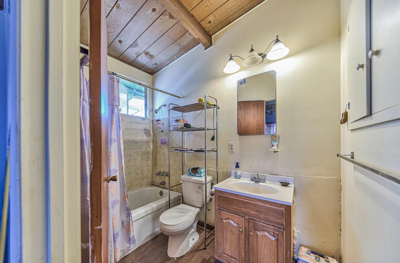 Detail Gallery Image 12 of 17 For 730 Meadow Dr, Salinas,  CA 93905 - 3 Beds | 2 Baths