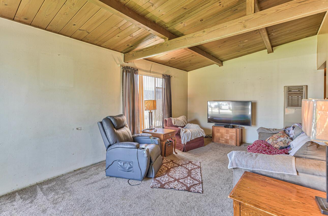Detail Gallery Image 3 of 17 For 730 Meadow Dr, Salinas,  CA 93905 - 3 Beds | 2 Baths