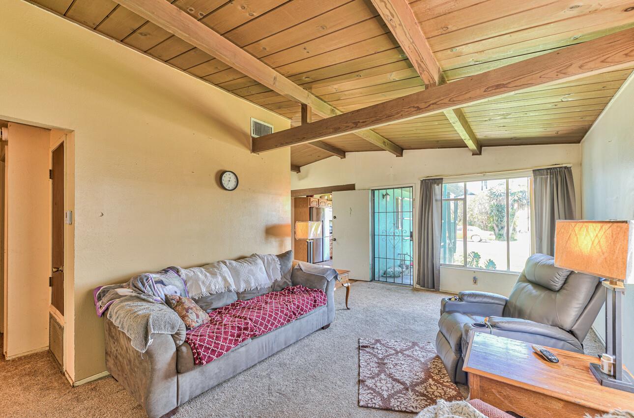 Detail Gallery Image 5 of 17 For 730 Meadow Dr, Salinas,  CA 93905 - 3 Beds | 2 Baths