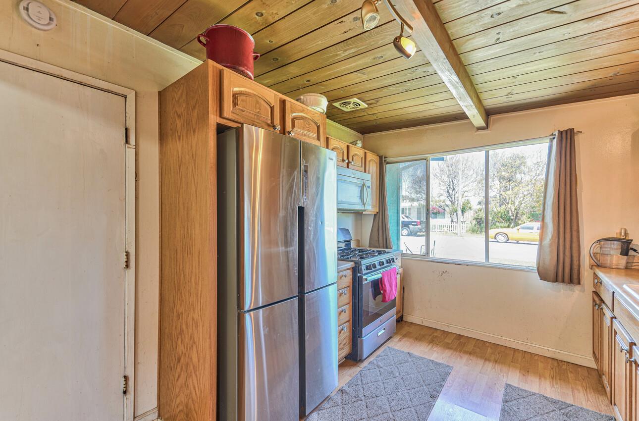 Detail Gallery Image 7 of 17 For 730 Meadow Dr, Salinas,  CA 93905 - 3 Beds | 2 Baths